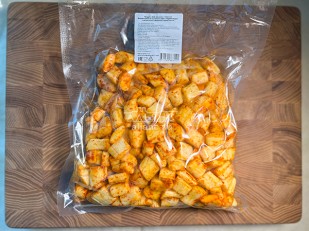 Ресторанные гренки с красной икрой: Сырный продукт ФЕРМЕРСКИЙ бочонок паприка